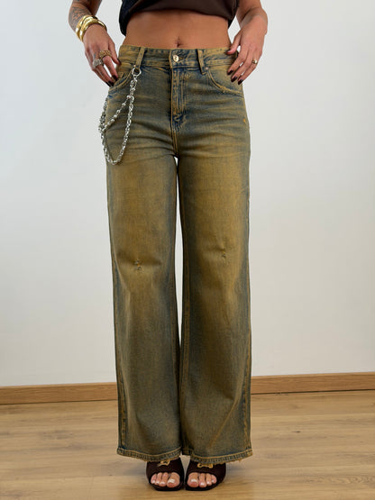 Jeans sabbiato con catena H3528