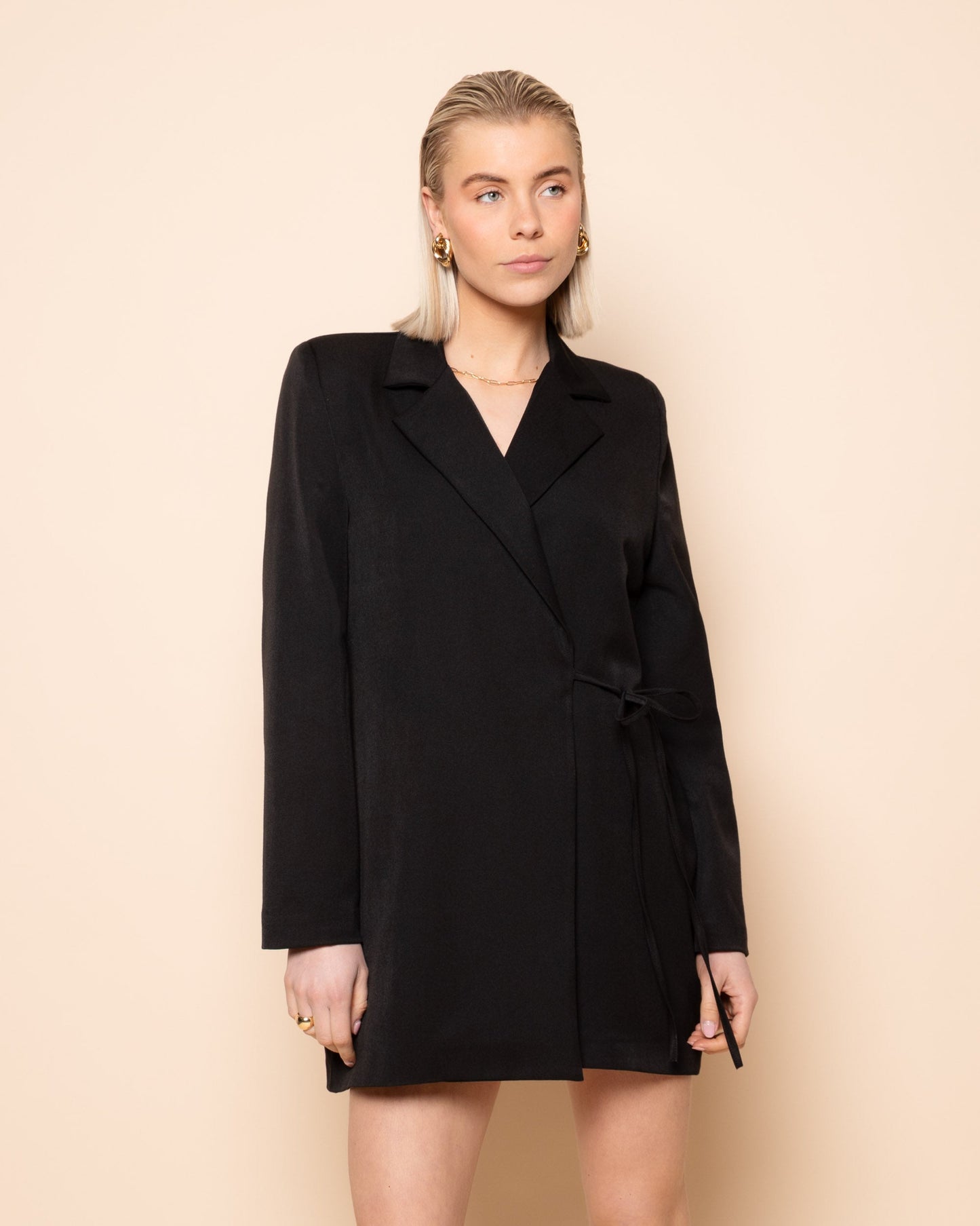 IRIS WRAP UP BLAZER DRESS ZWART