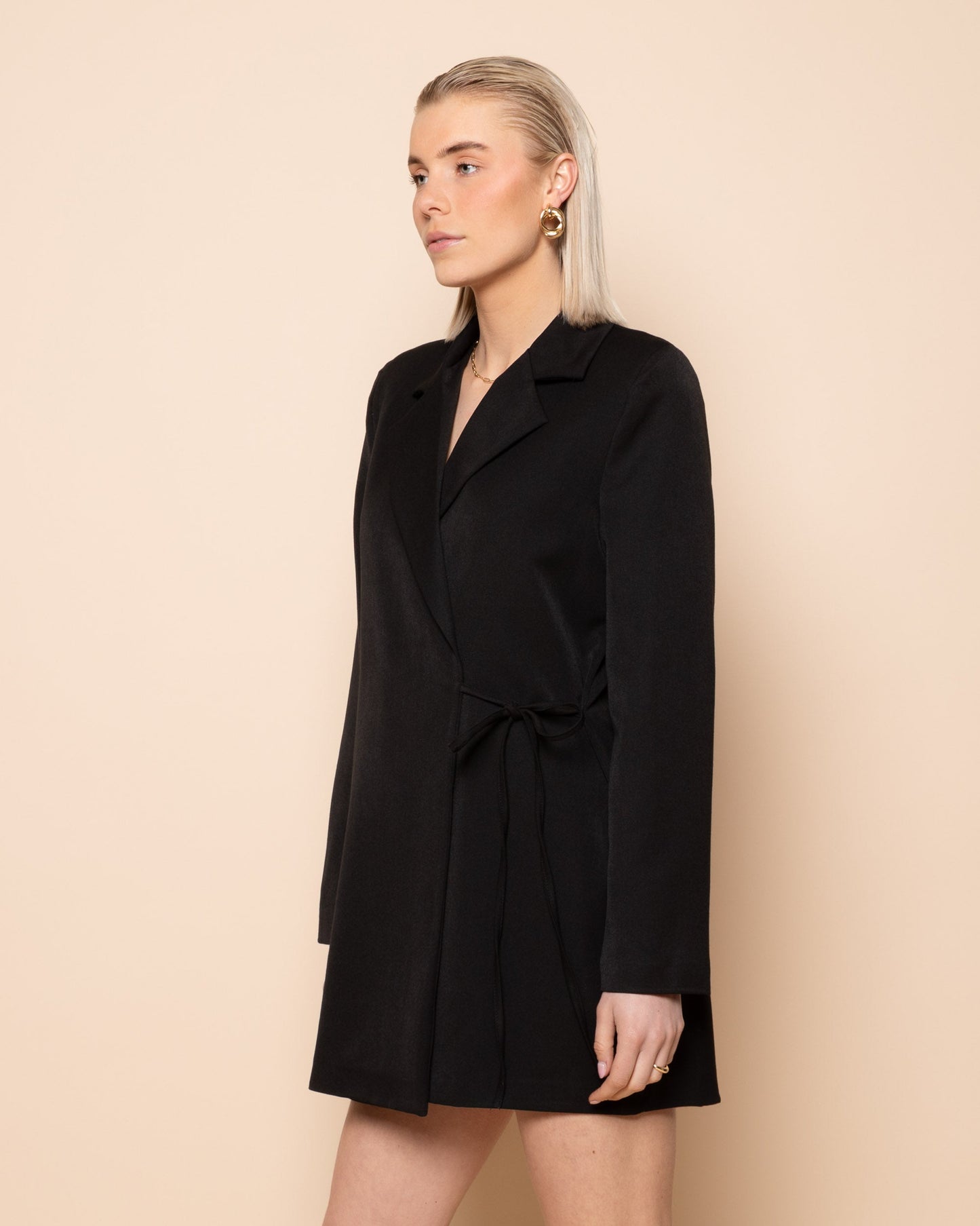 IRIS WRAP UP BLAZER DRESS ZWART