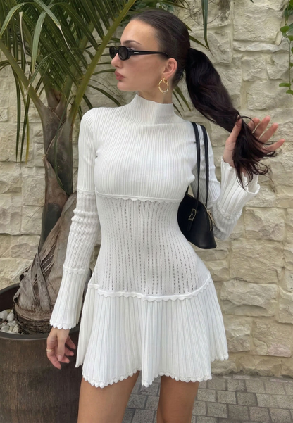 Vestido corto de punto con volantes