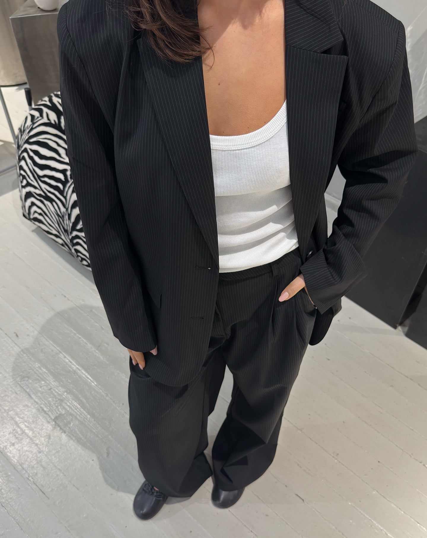 SAAR PINSTRIPE OVERSIZED BLAZER ZWART
