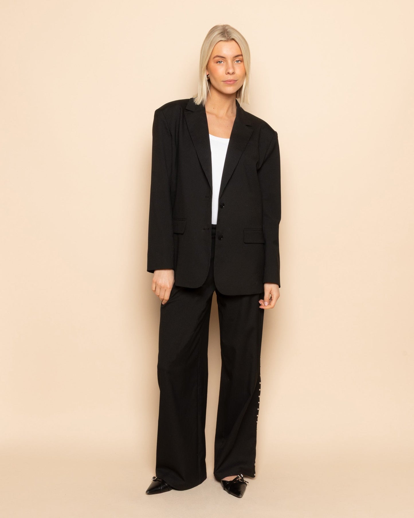 SAAR PINSTRIPE STUD PANTALON ZWART