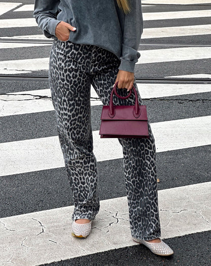 VAQUEROS CON ESTAMPADO DE LEOPARDO GRIS