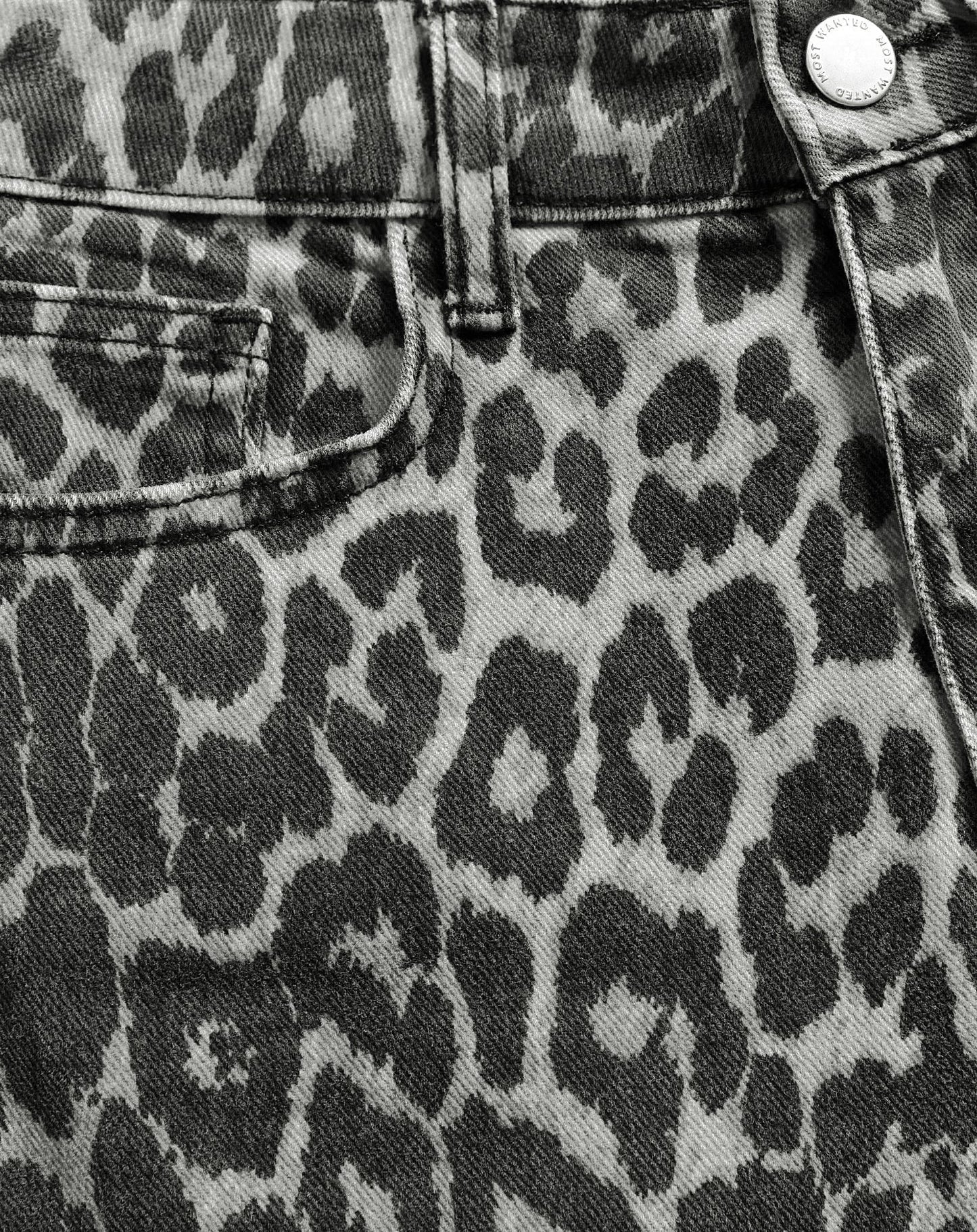 Falda vaquera con estampado de leopardo