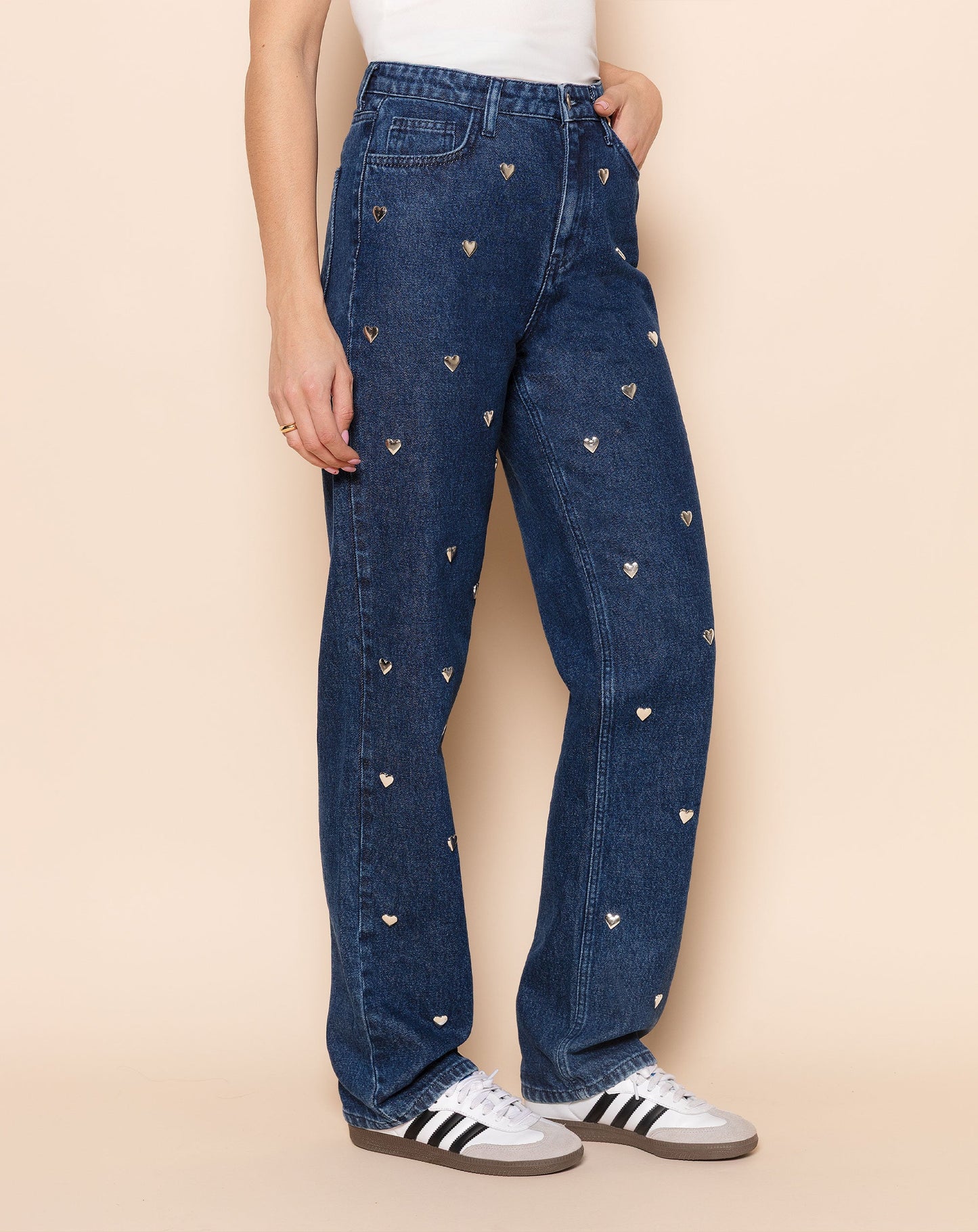 HEART STUD STRAIGHT LEG JEANS DONKERBLAUW