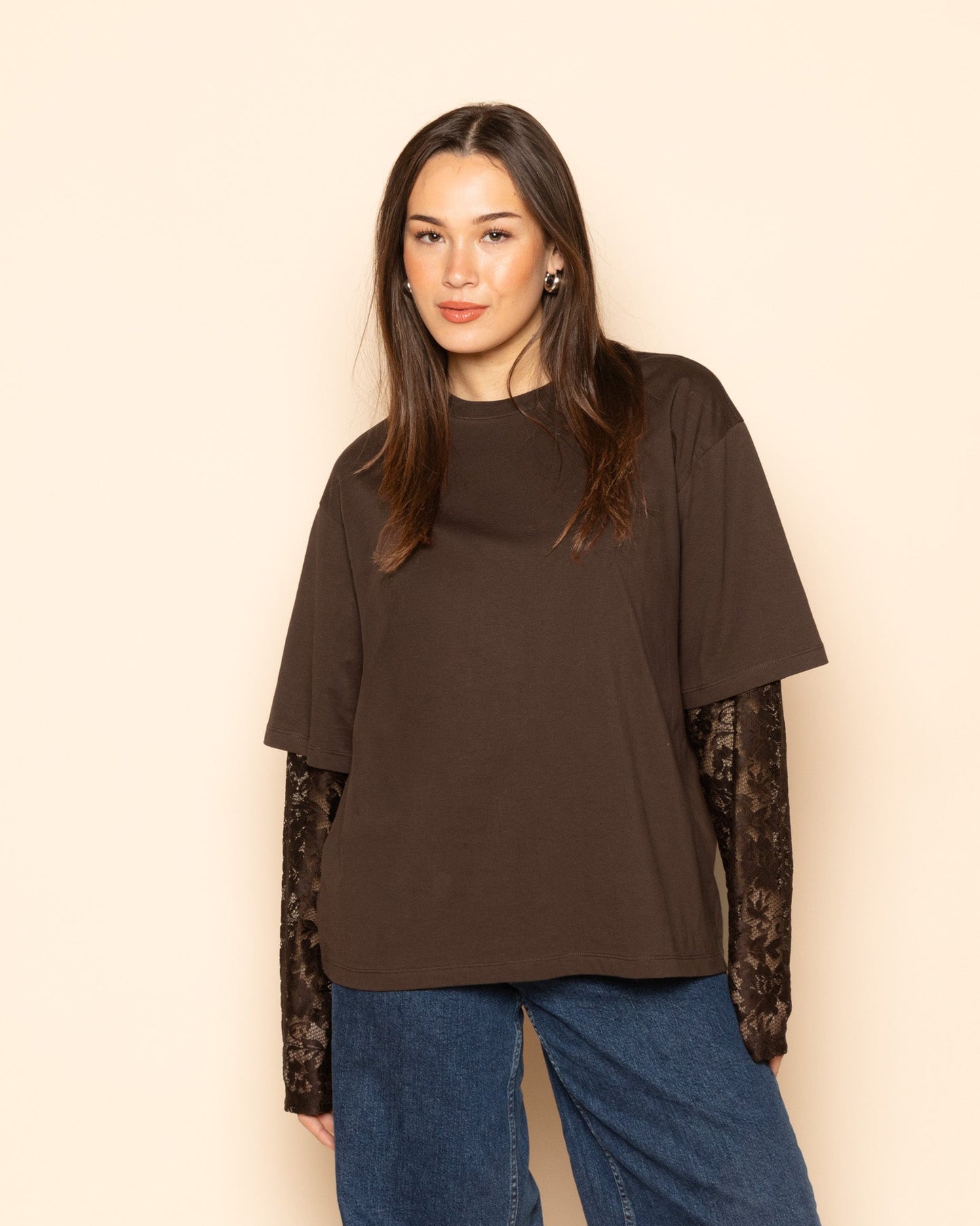 LACE LONG SLEEVE OVERSIZED TEE DONKERBRUIN