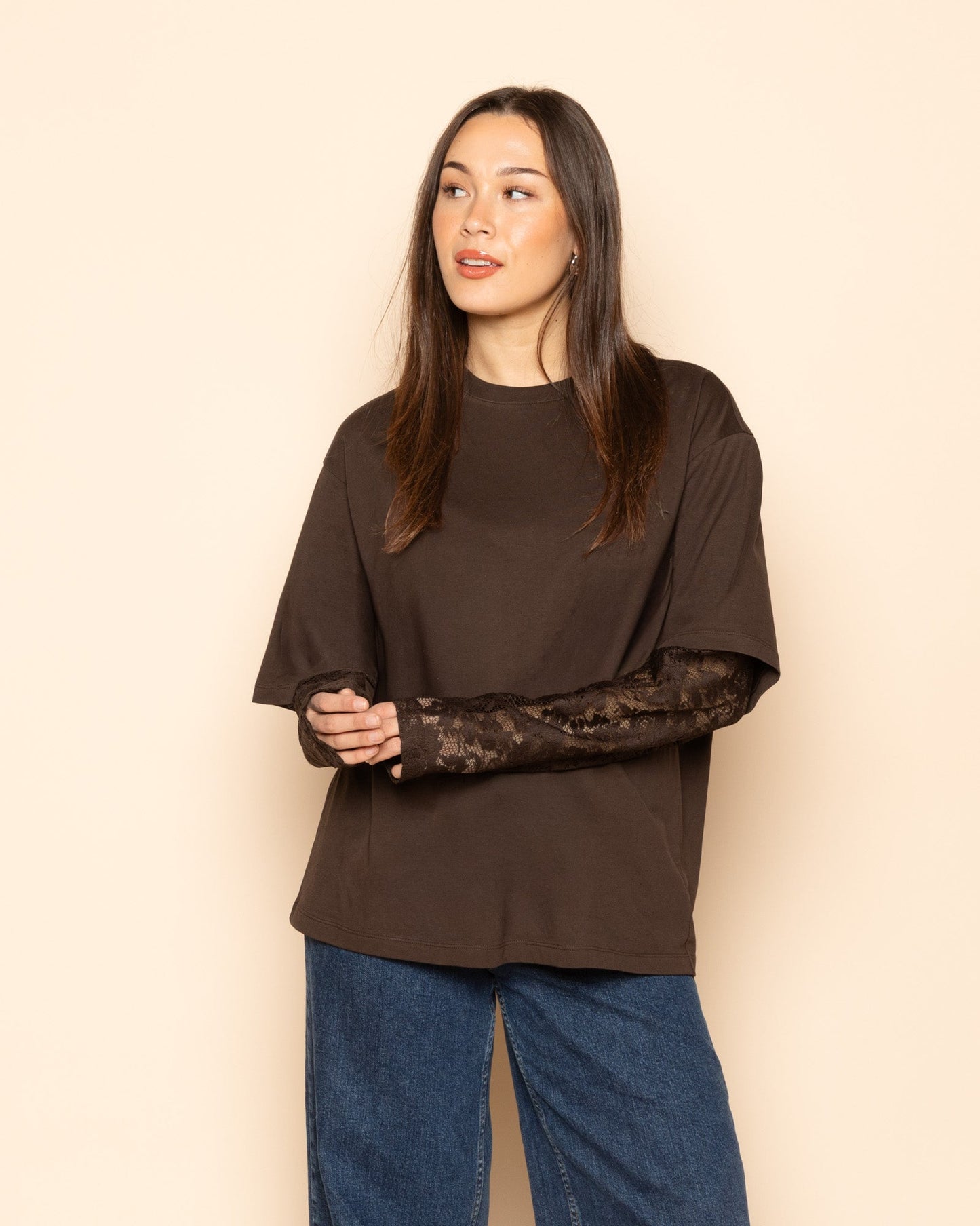 LACE LONG SLEEVE OVERSIZED TEE DONKERBRUIN