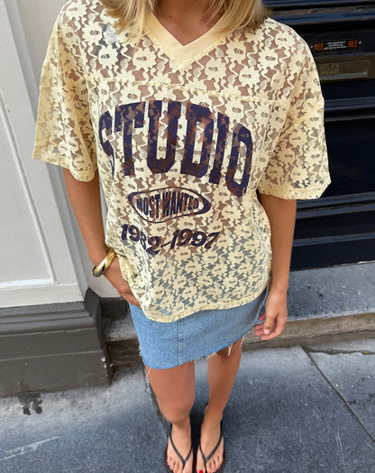 LACE SPORTS STUDIO V NECK TEE BOTERGEEL