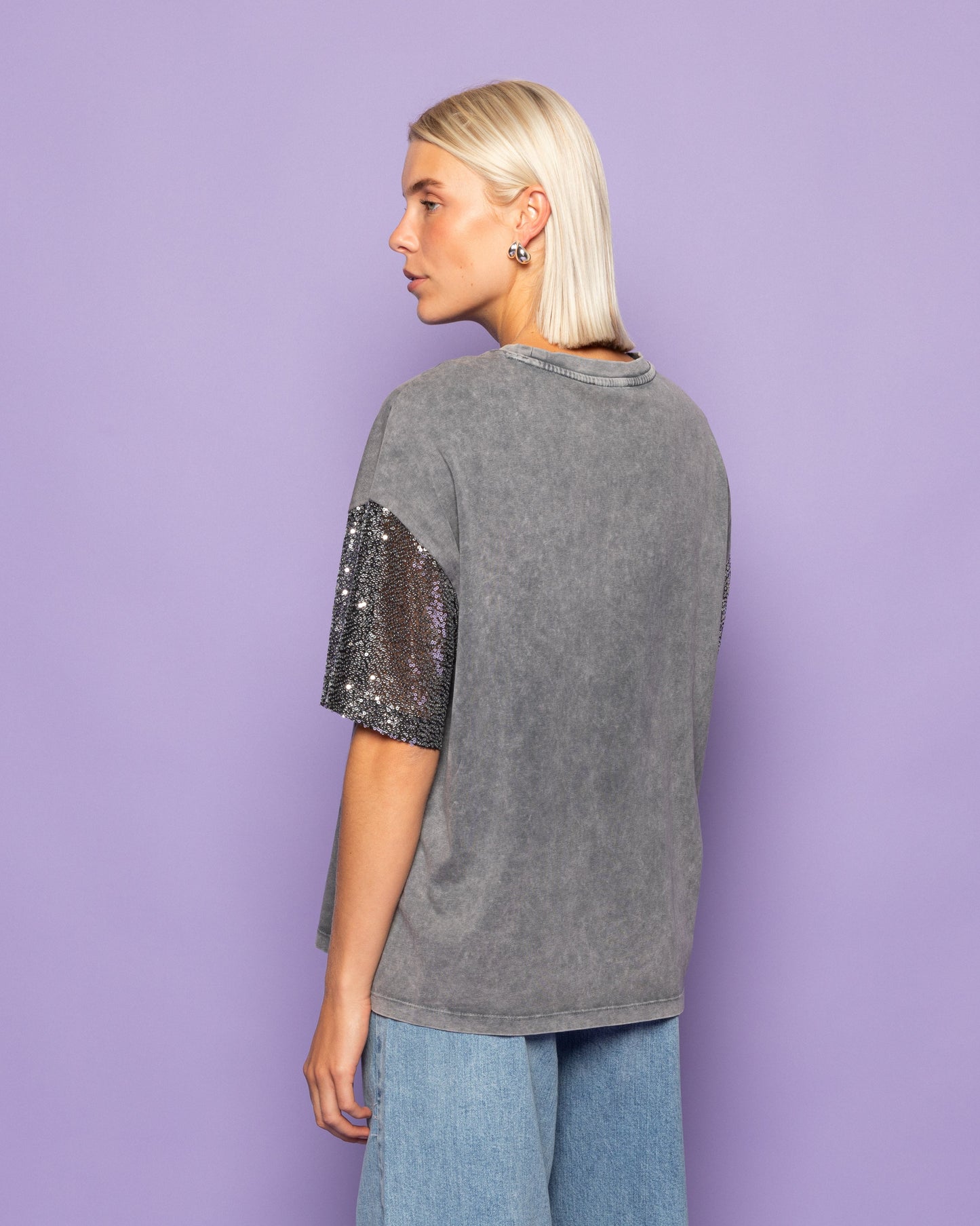 FOREVER SEQUIN SLEEVE OVERSIZED TEE ACID GRIJS