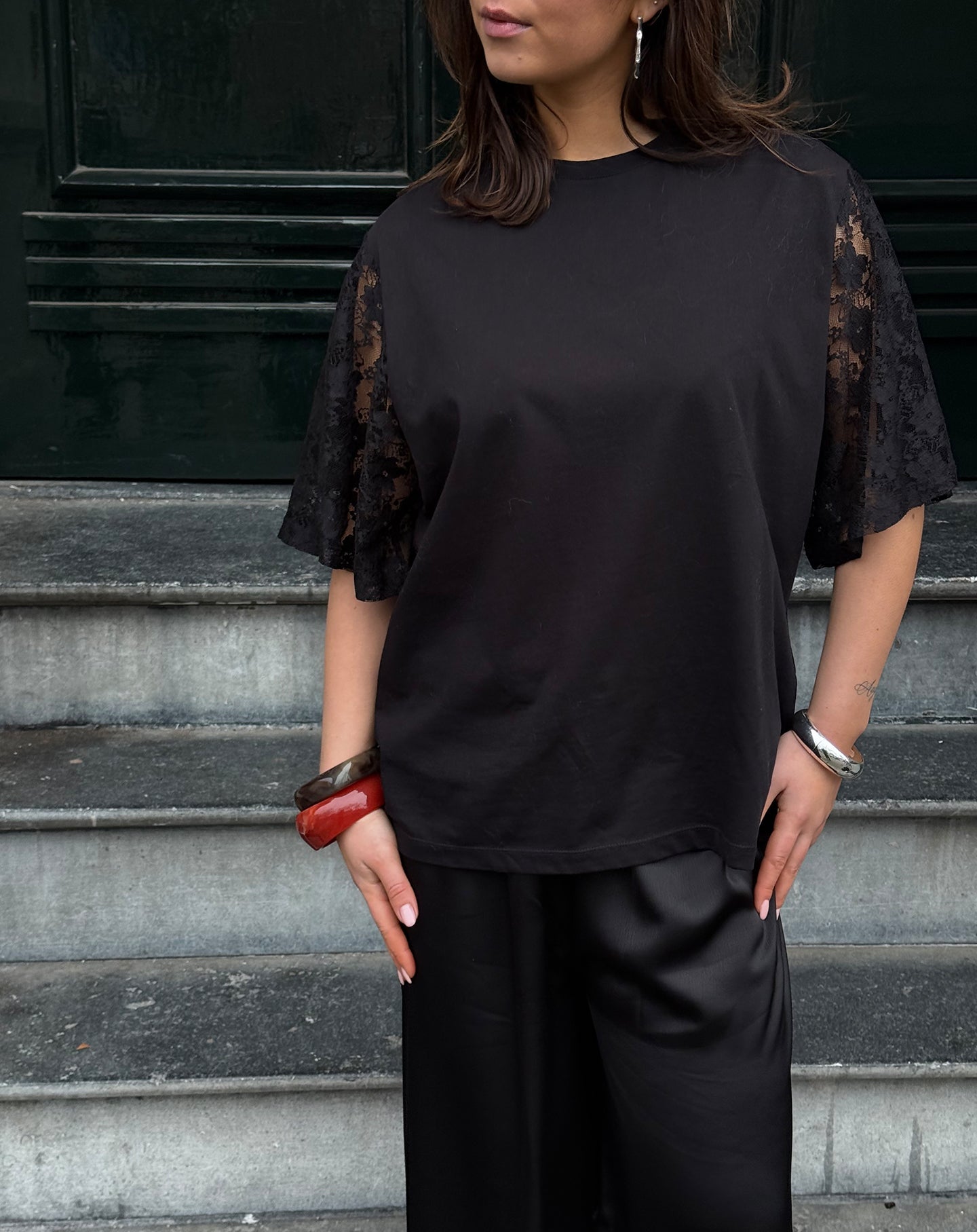 LACE BUTTERFLY SLEEVE TEE ZWART