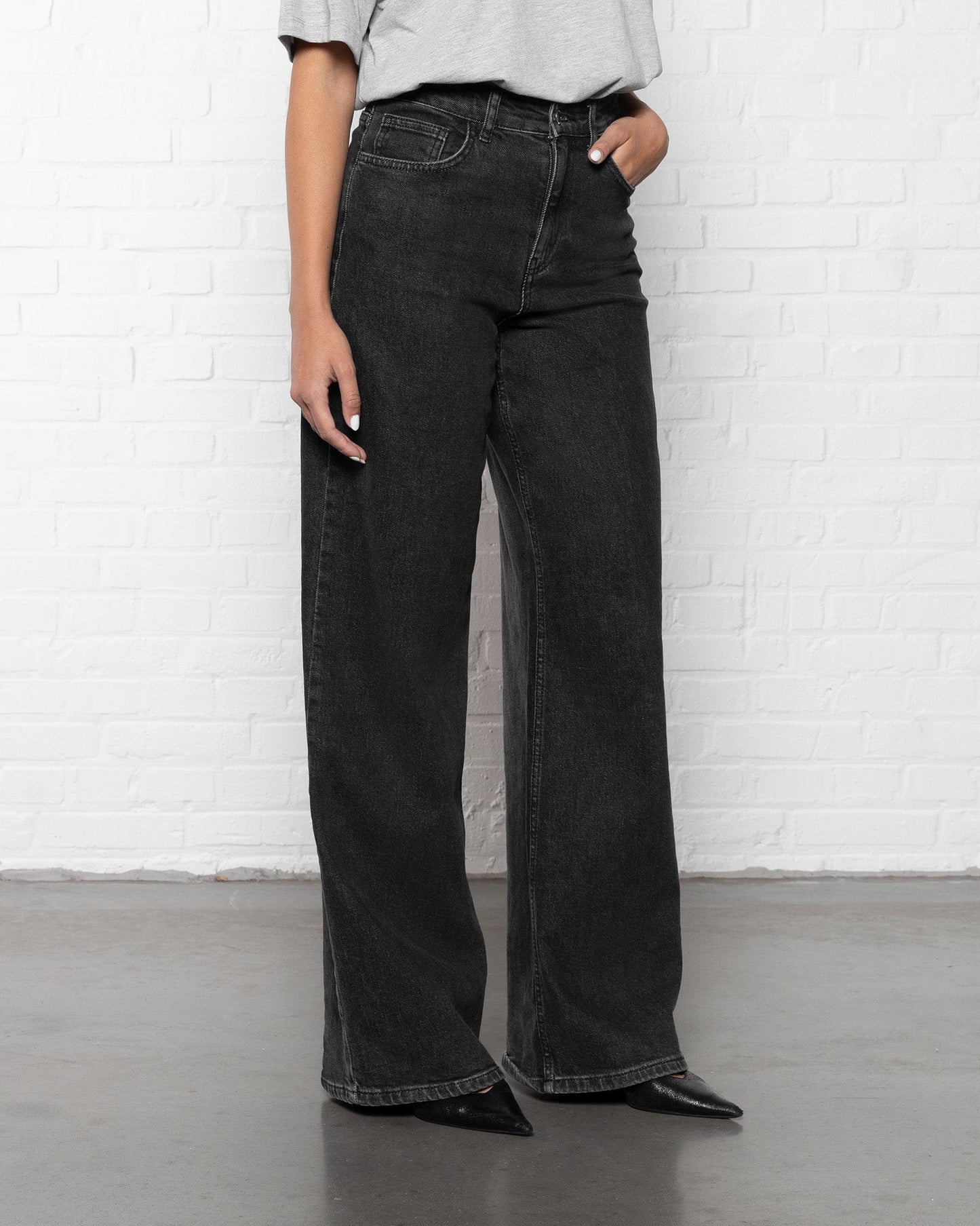 COMFORT WIDE LEG JEANS DONKERGRIJS