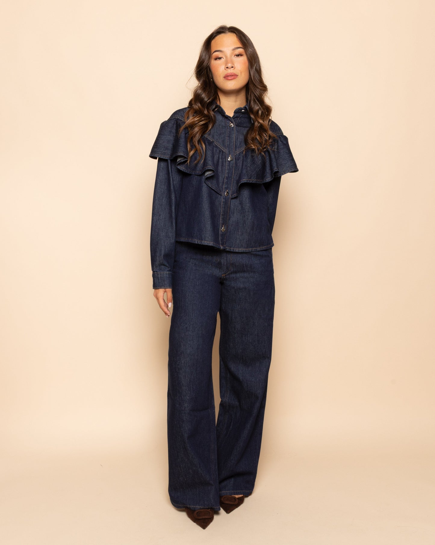 RUFFLE DENIM BLOUSE DONKERBLAUW