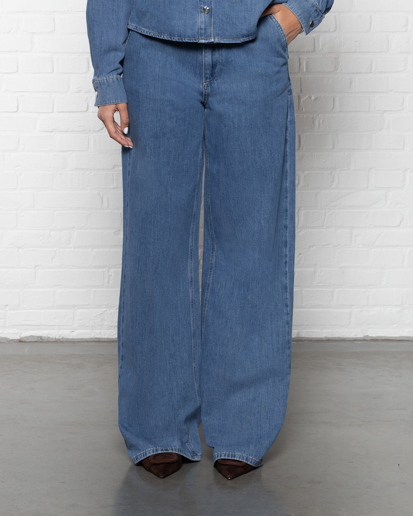 FLOWY DENIM WIDE LEG JEANS MID BLAUW