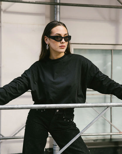 CROPPED BUBBLE HEM LONG SLEEVE TEE ZWART