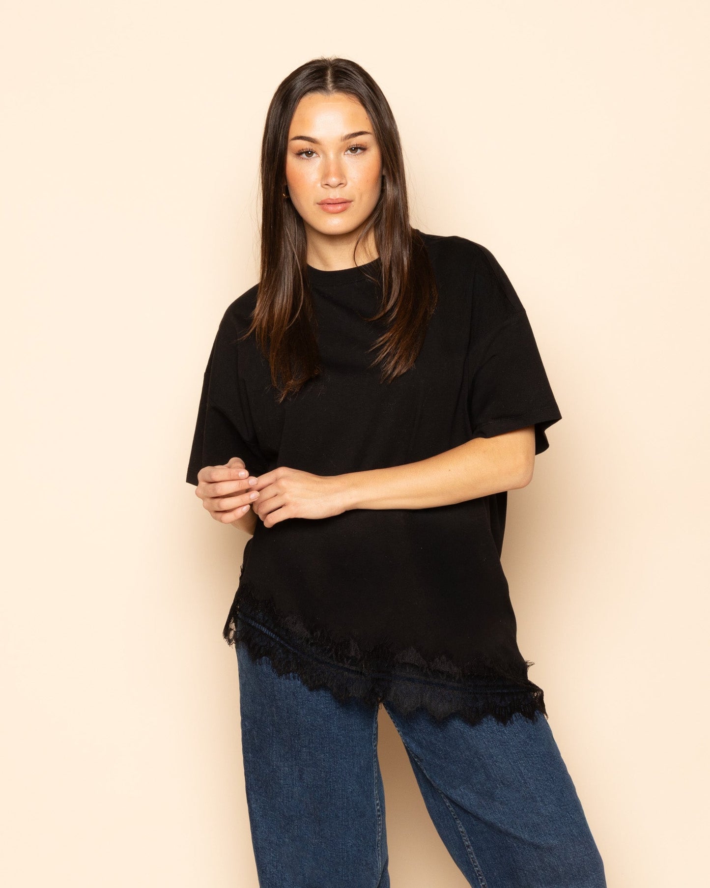 LACE BORDER OVERSIZED TEE ZWART