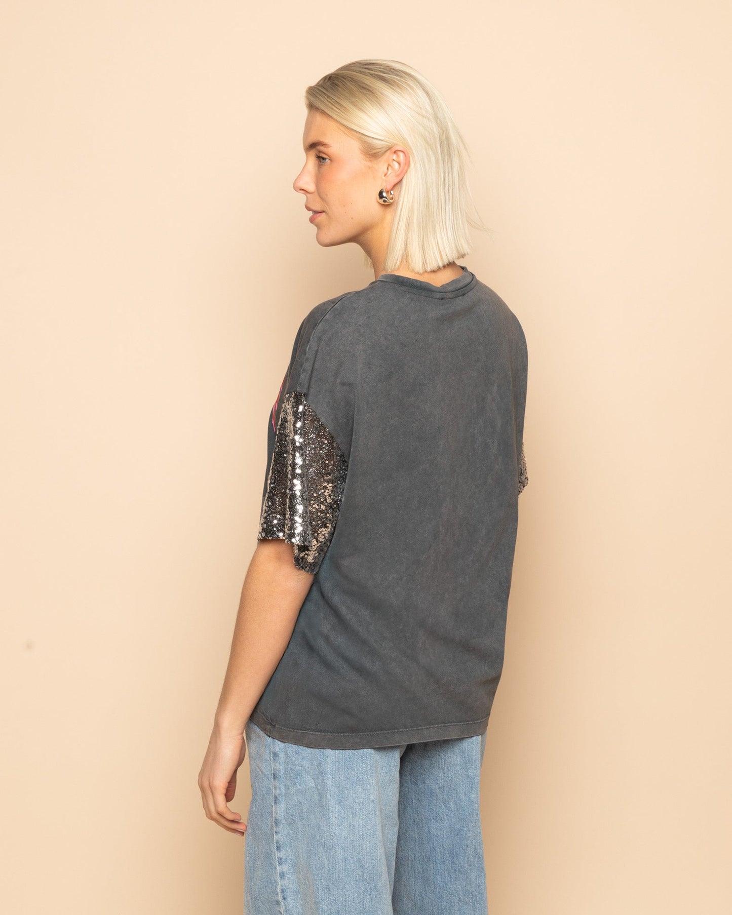 PARISIENNE SEQUIN SLEEVE TEE ACID GRIJS