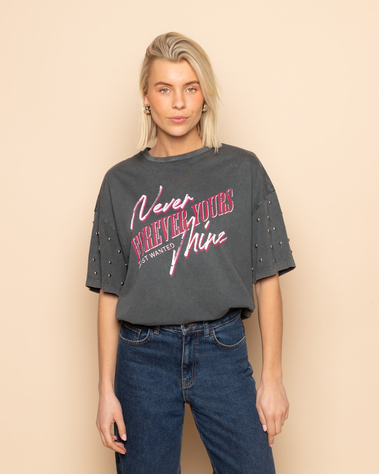 FOREVER YOURS STUD SLEEVE TEE ACID GRIJS