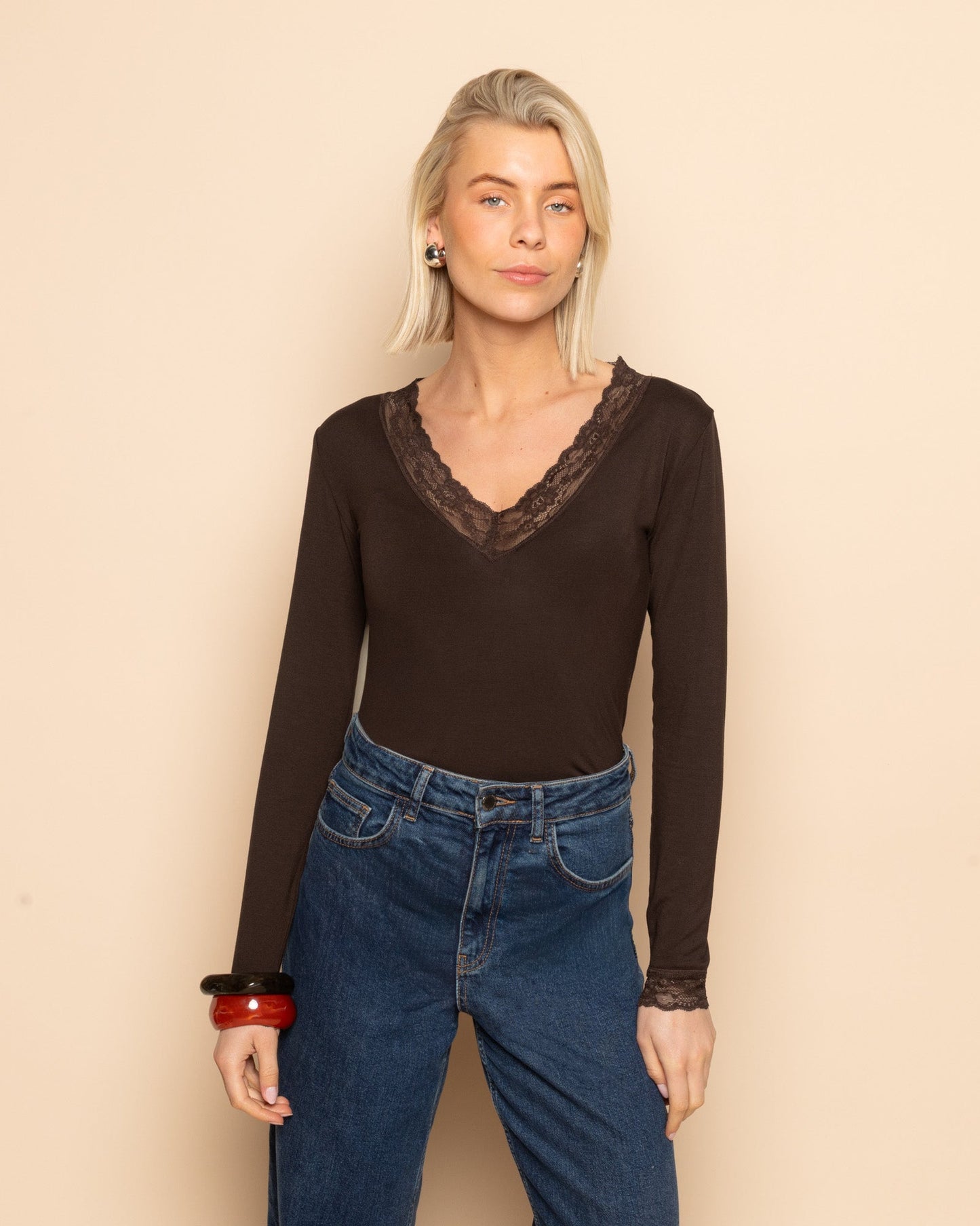 LACE VNECK LONG SLEEVE TOP BRUIN