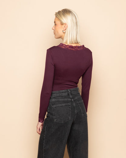 LACE VNECK LONG SLEEVE TOP DONKER BURGUNDY
