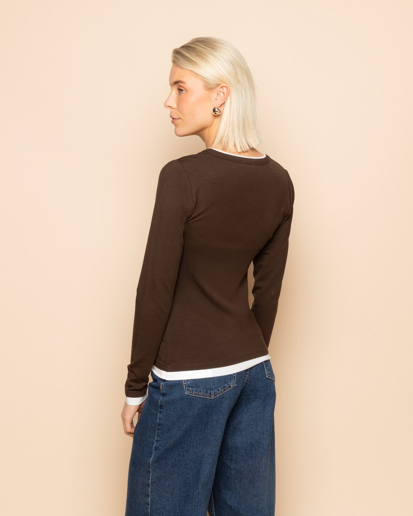 CONTRAST BINDING LONG SLEEVE TOP BRUIN
