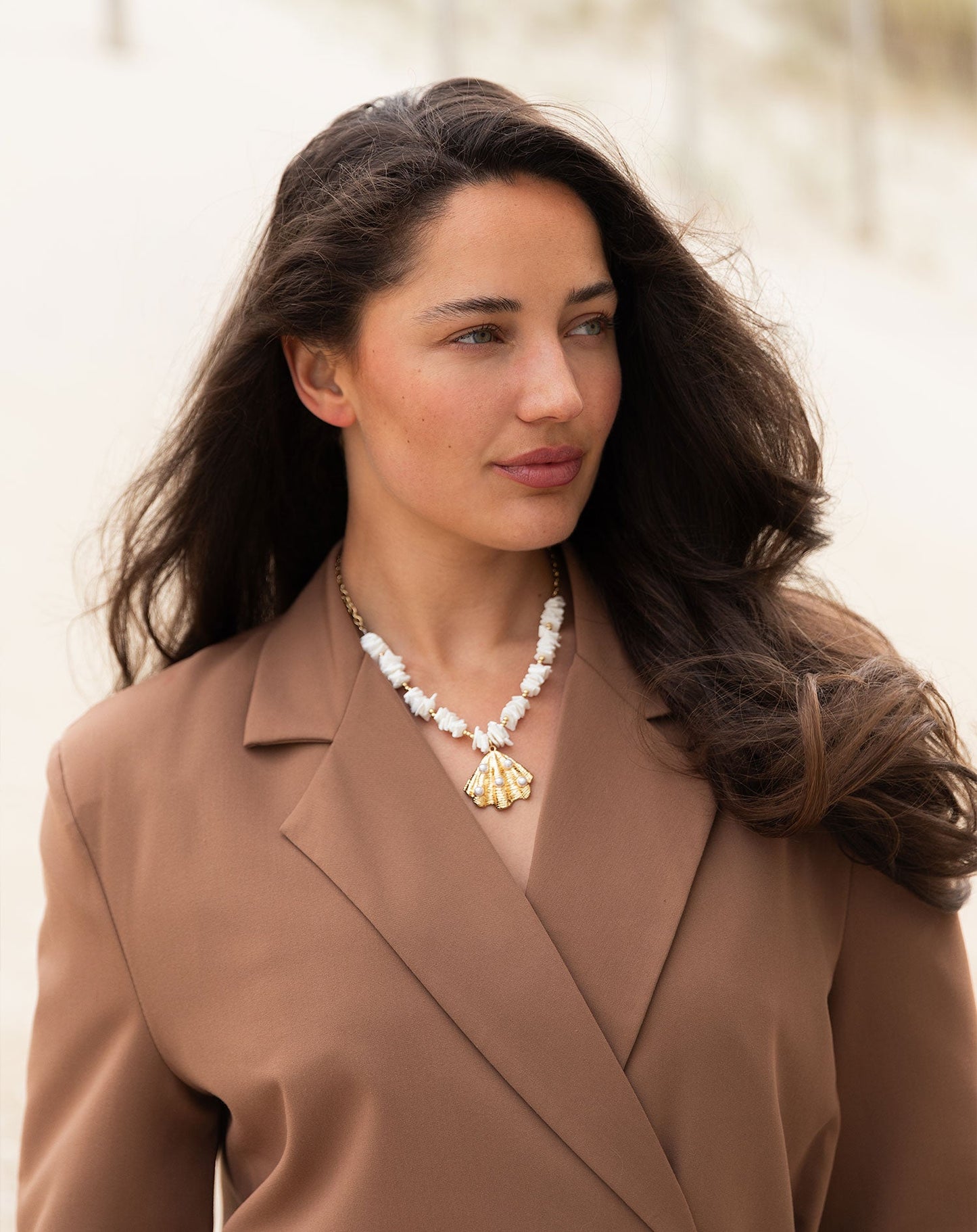 CORAL SEASHELL NECKLACE