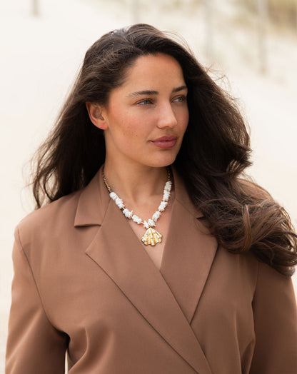 CORAL SEASHELL NECKLACE