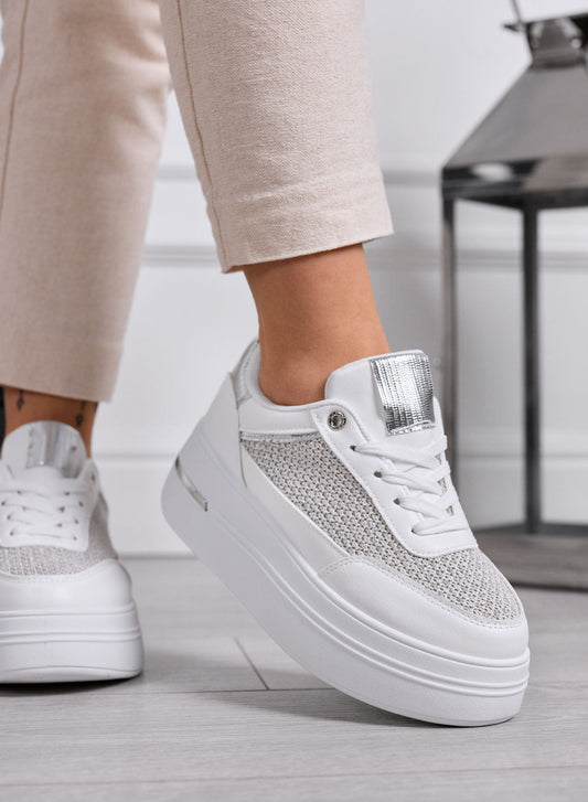 Chloé- Zapatillas blancas con inserciones de tejido y detalles plateados