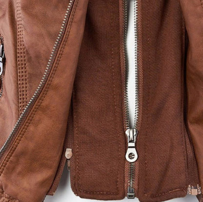 CHAQUETA DE CUERO CON CAPUCHA