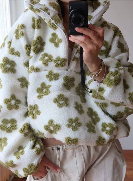 SUDADERA CON FORRO POLAR Y ESTAMPADO FLORAL