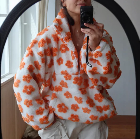 SUDADERA CON FORRO POLAR Y ESTAMPADO FLORAL