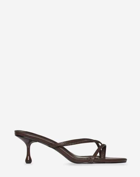 Tacones de tiras estilo chancla