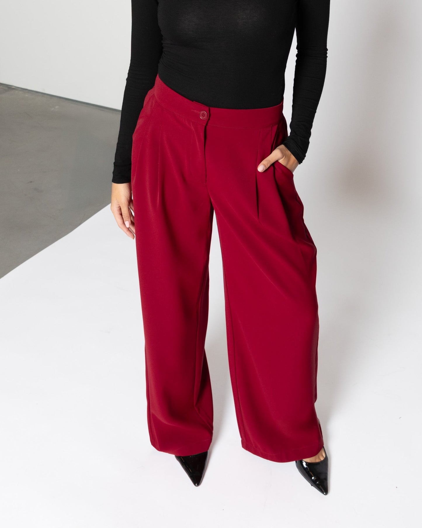 FLO WIDE LEG PLEAT PANTALON BORDEAUX