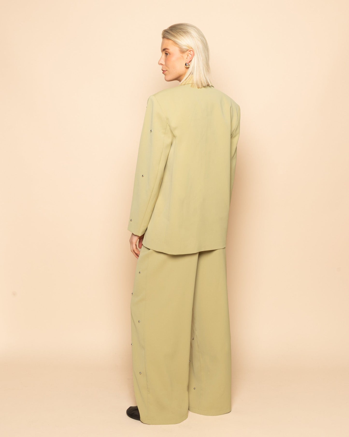 FLO BUBBLE STUD STRAIGHT LEG PANTALON PETITE LICHT OLIJFGROEN