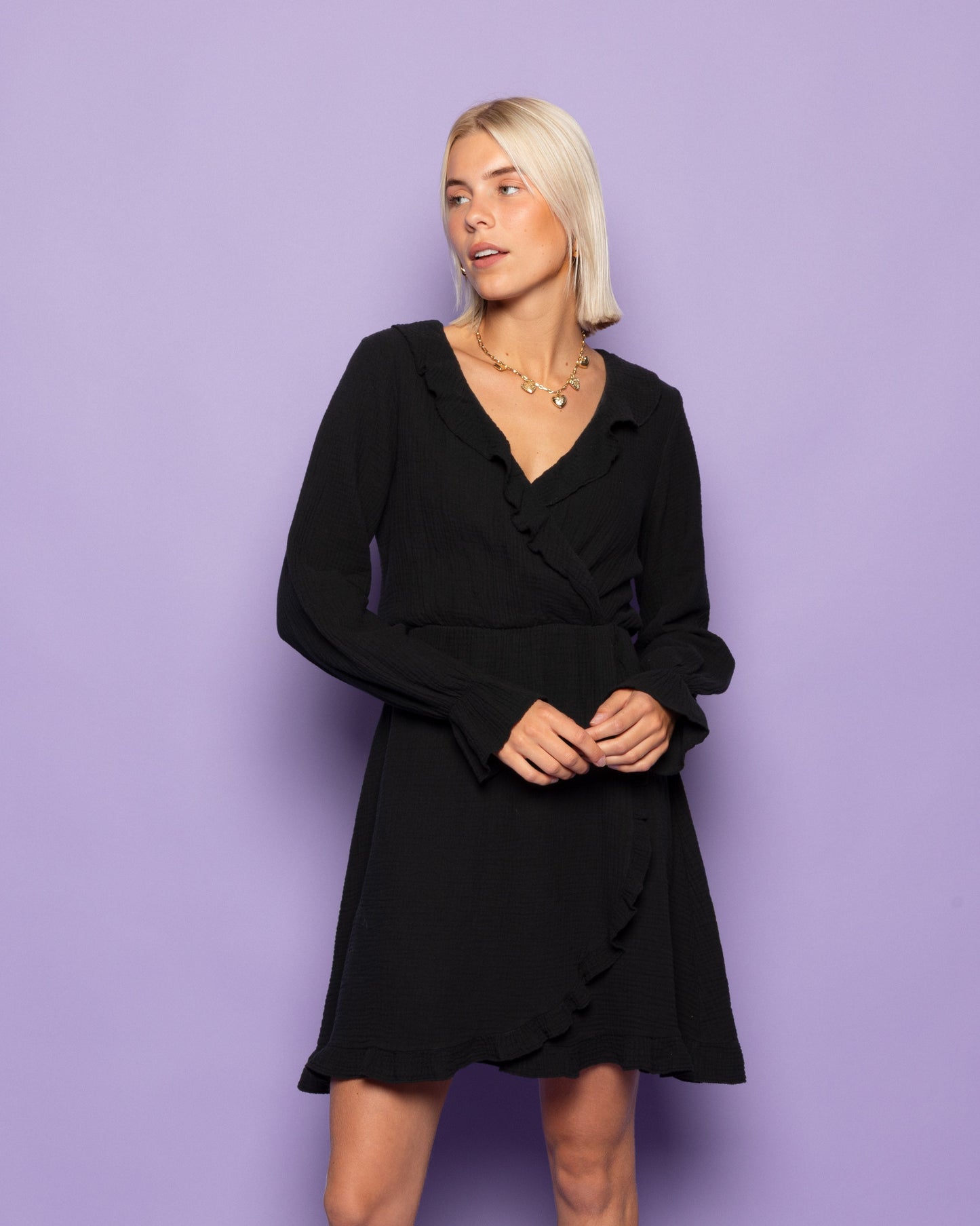 MOUSSELINE RUFFLE V-NECK WRAP DRESS ZWART