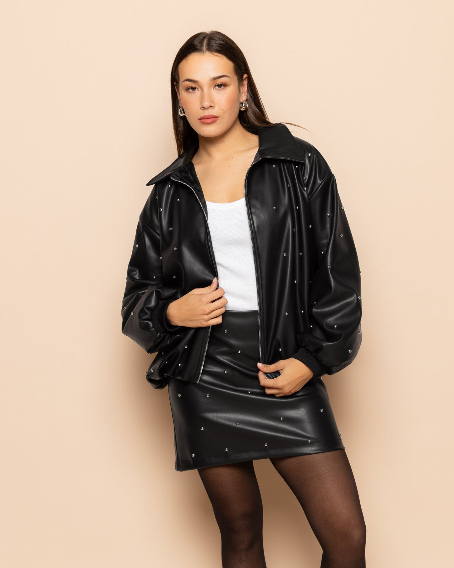 FAUX LEATHER STUDDED BOMBER JACKET ZWART