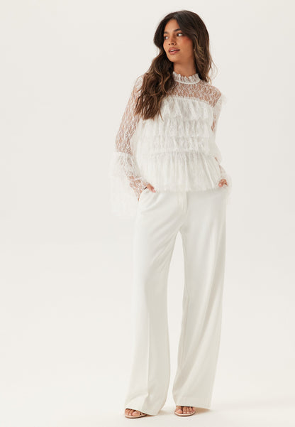 Blusa de encaje con volantes