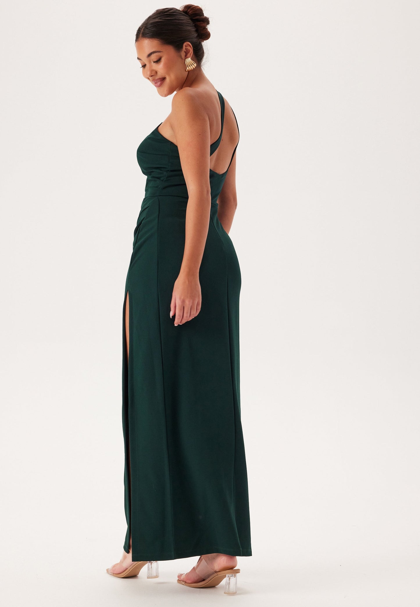 Vestido de espalda y hombro abierto