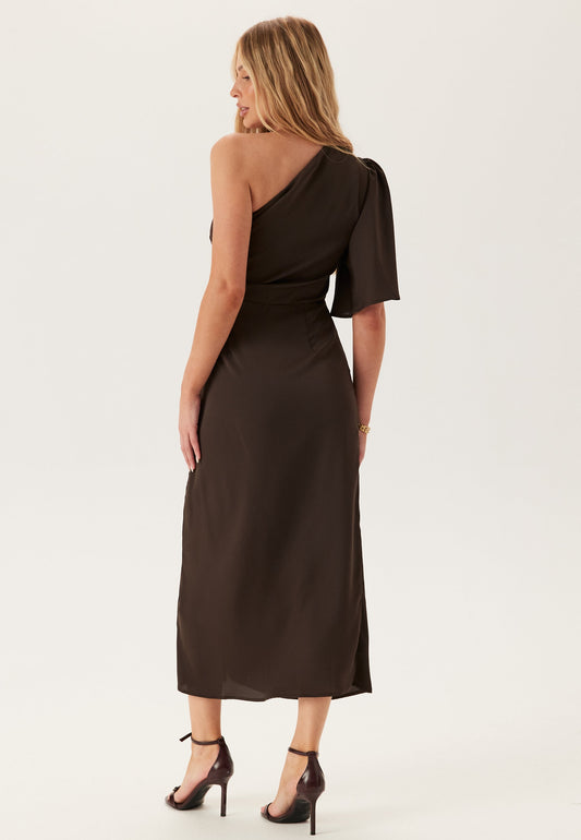 Vestido de un solo hombro