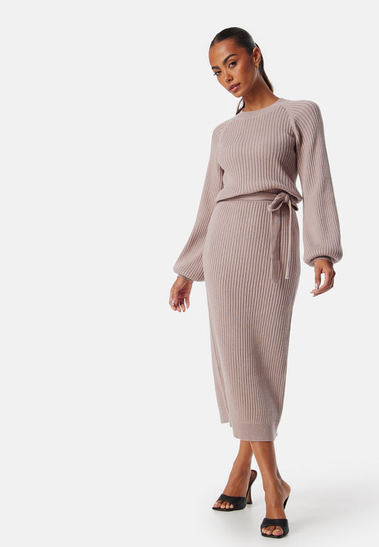 Camila™ – Vestido Midi de Punto con Cinturón