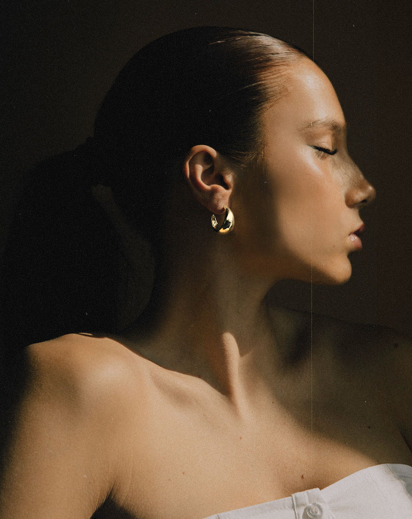 CHUNKY SMALL HOOP EARRINGS GOLD