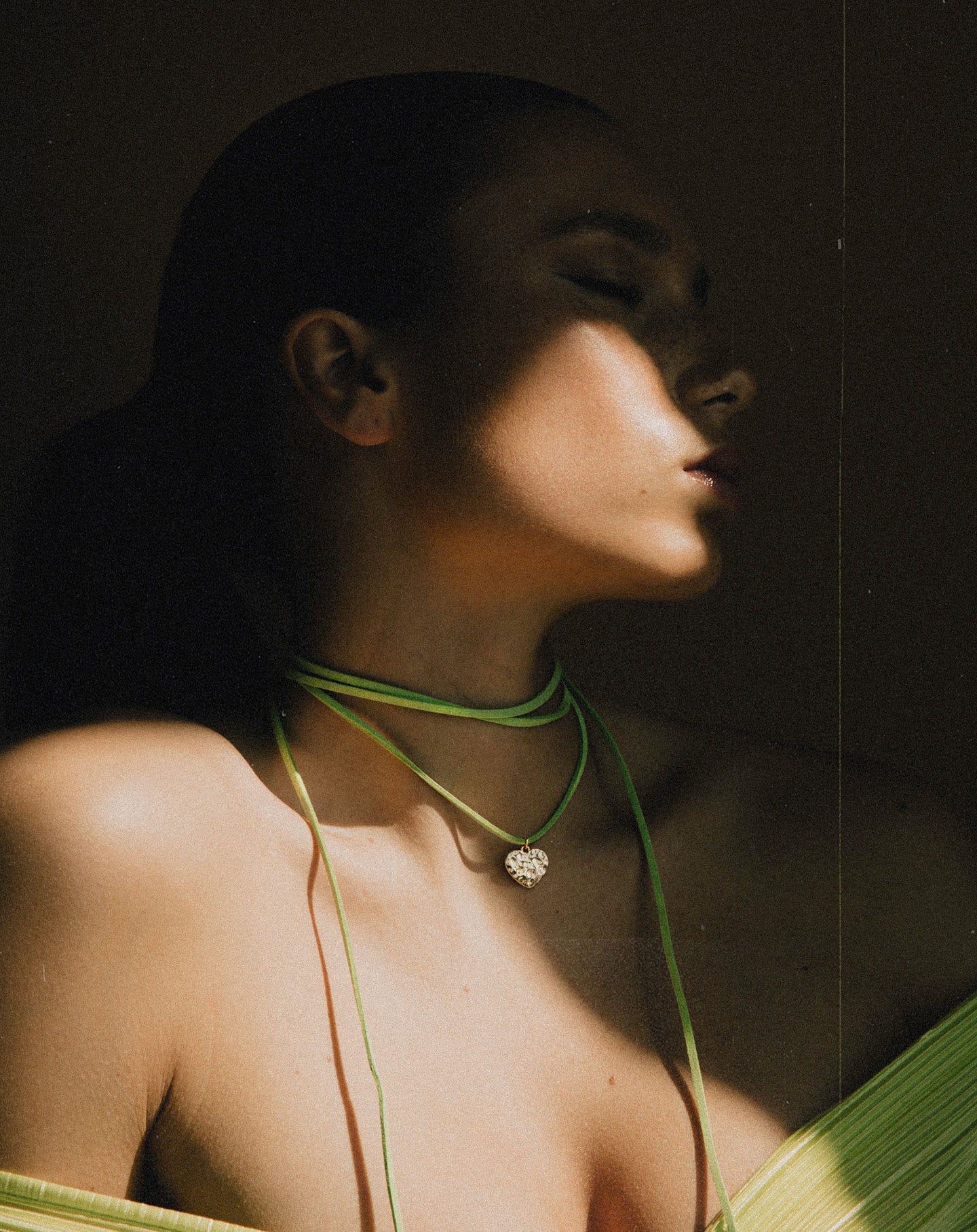 HAMMERED HEART CHOKER CORD GROEN