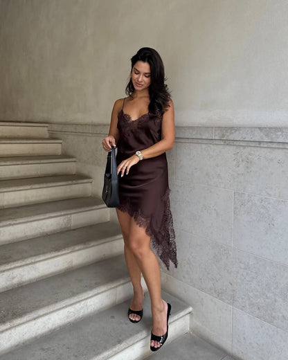 Vestido midi asimétrico de satén con encaje Arah