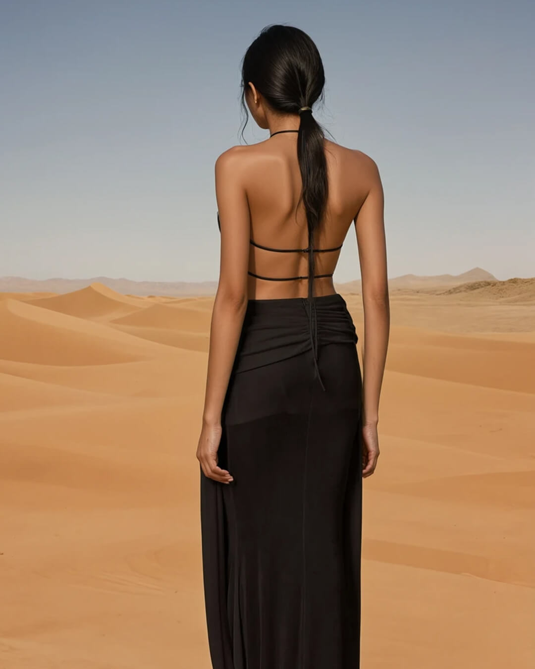 Vestido maxi sin espalda con cuello halter Elyse