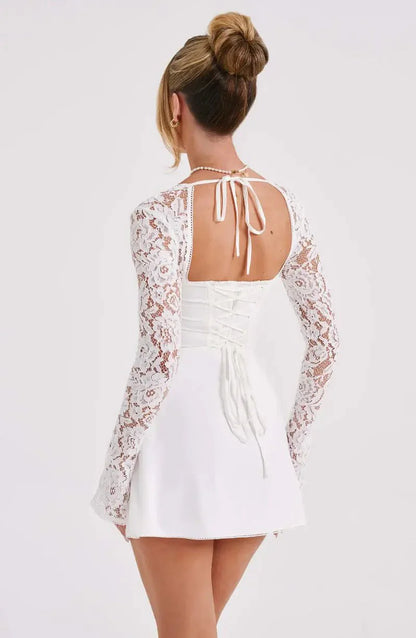 Vestido corto Louise con detalles de encaje