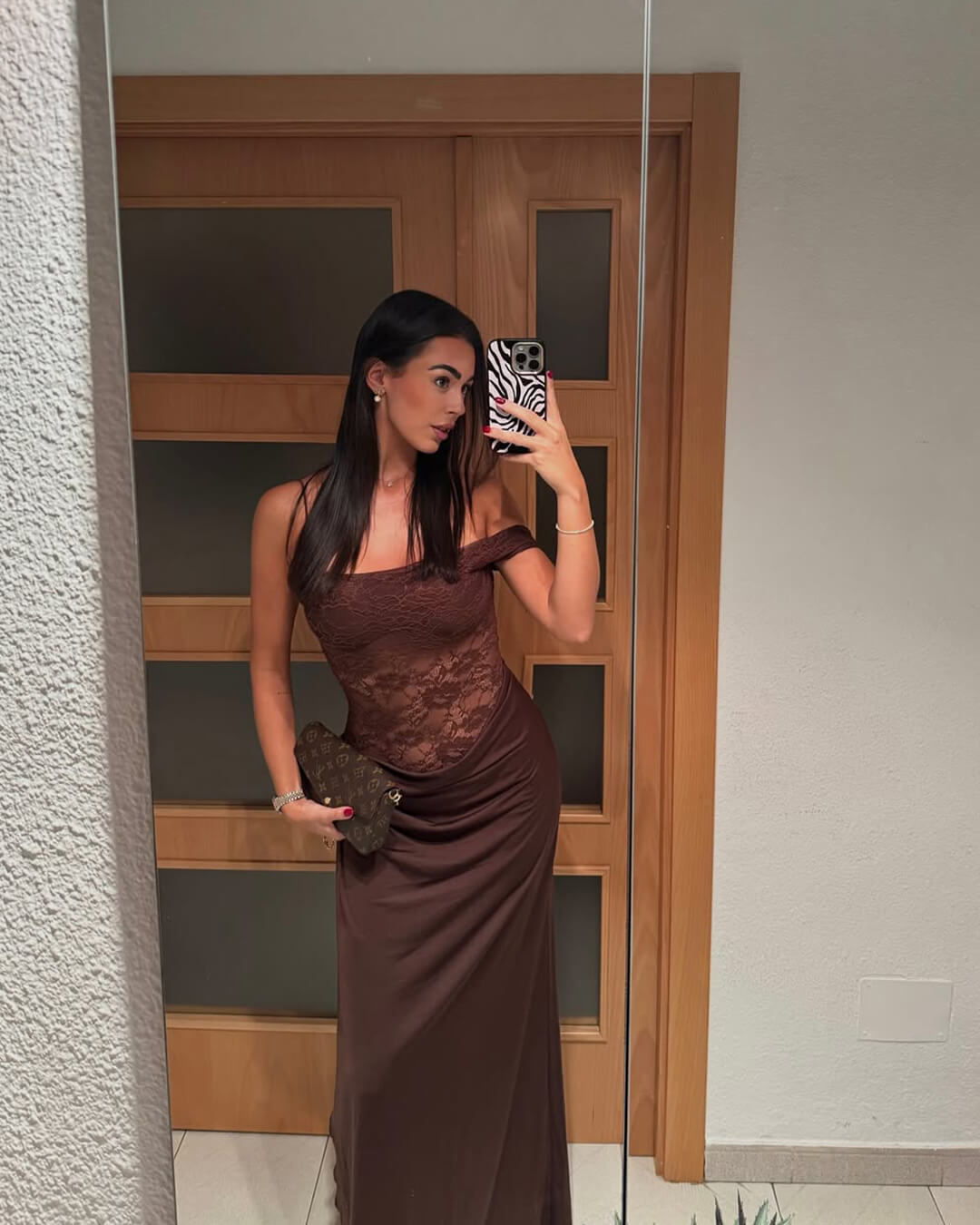 Vestido largo de encaje de un hombro Olga