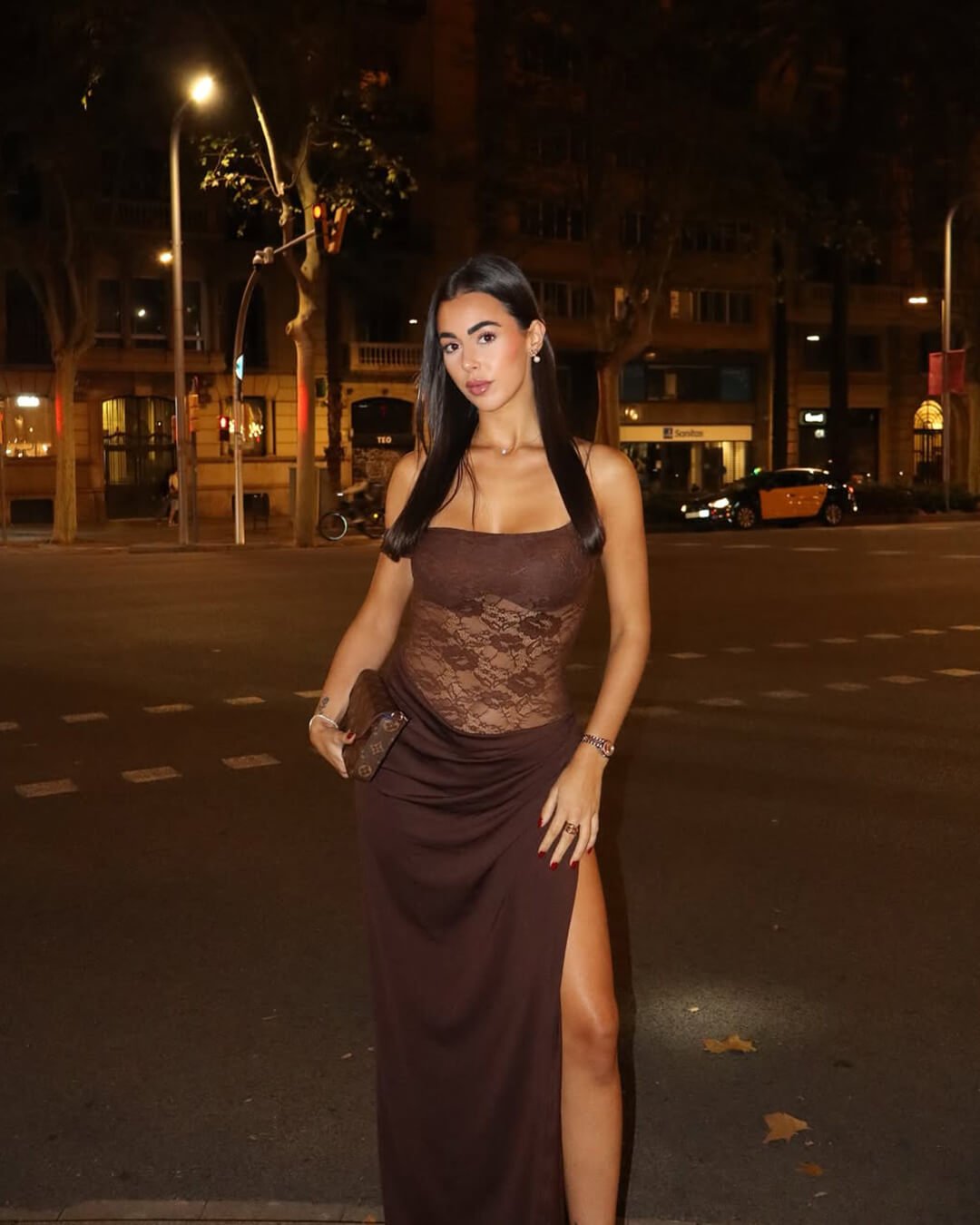 Vestido largo de encaje de un hombro Olga