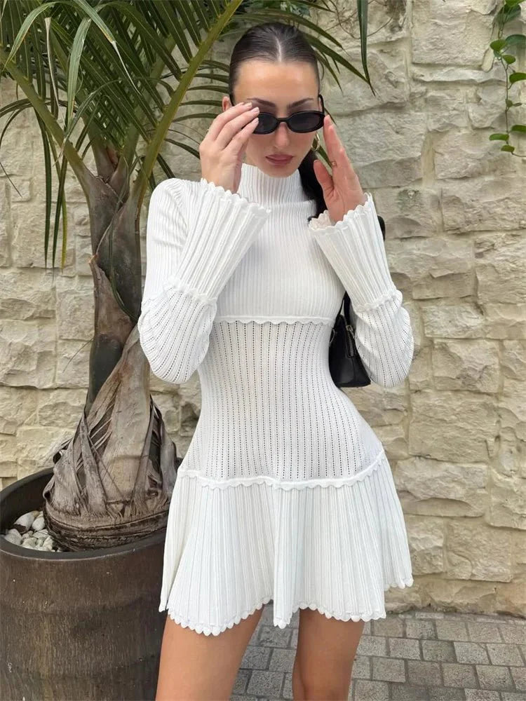 Vestido corto de punto con volantes