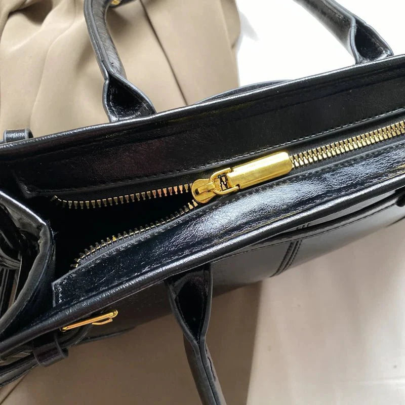 Bolso de hombro Luna con detalle de cinturón