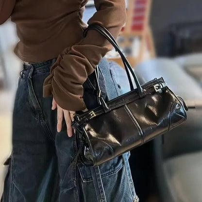 Bolso de hombro Luna con detalle de cinturón