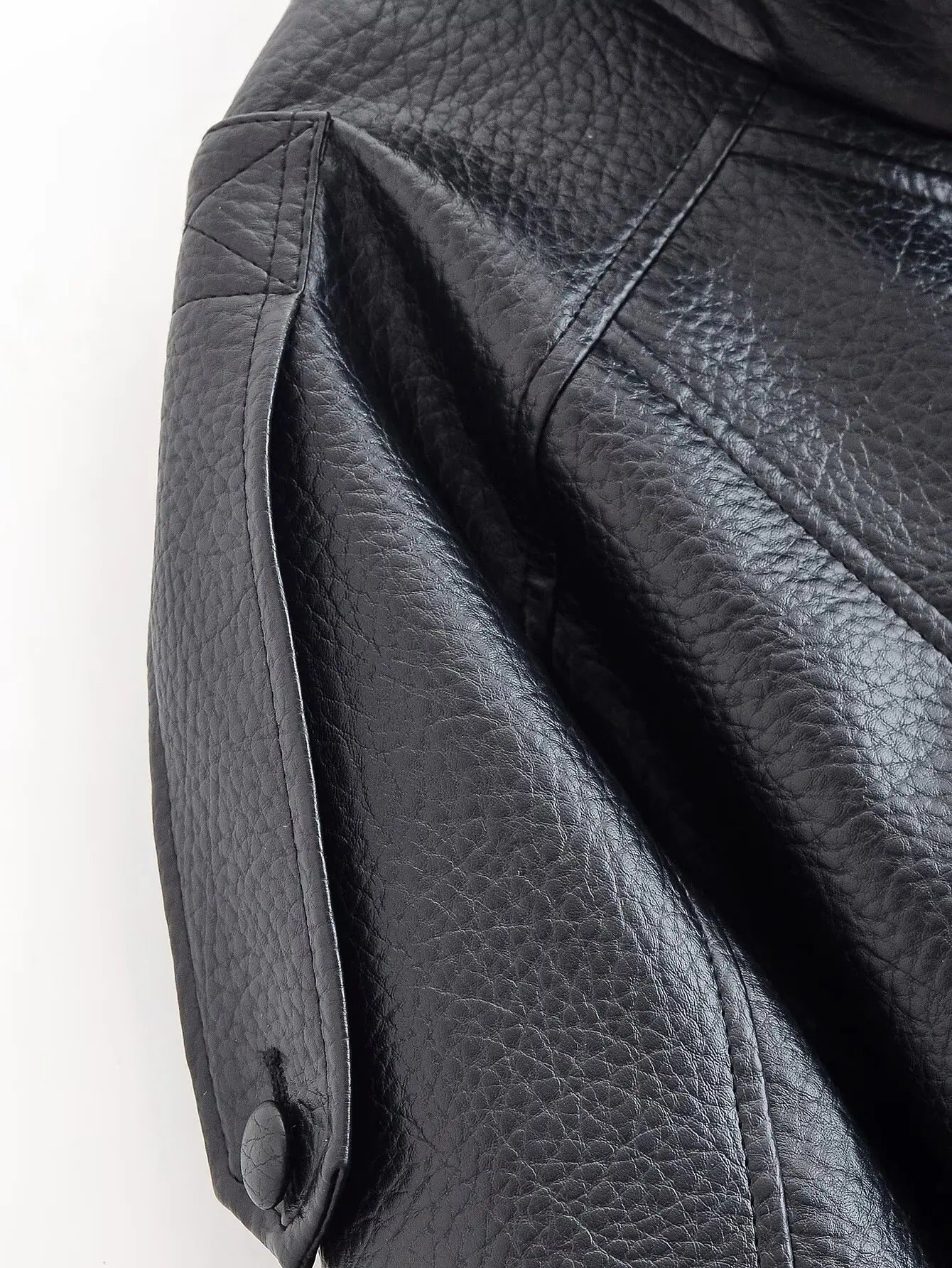 Chaqueta de cuero asimétrica